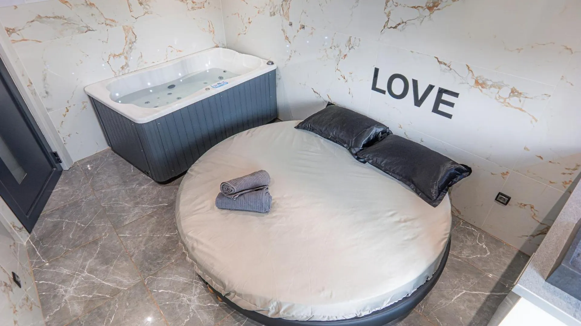 Le Topaze - Spa & Jacuzzi location